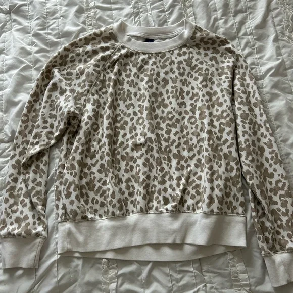 Old navy cheetah sweater - Picture 2 of 3